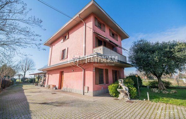 casa indipendente in vendita a Soliera