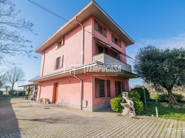 casa indipendente in vendita a Soliera