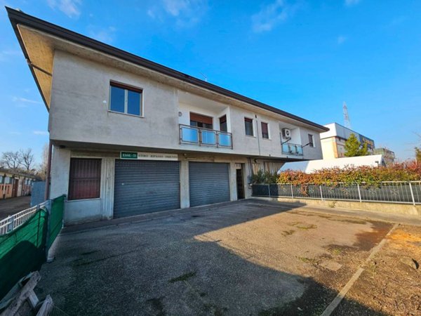 locale commerciale in vendita a Soliera