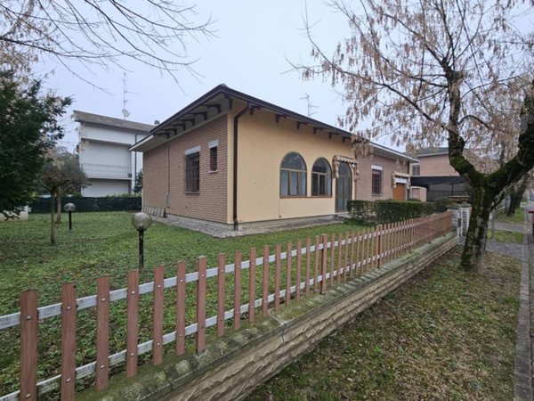 casa indipendente in vendita a Soliera