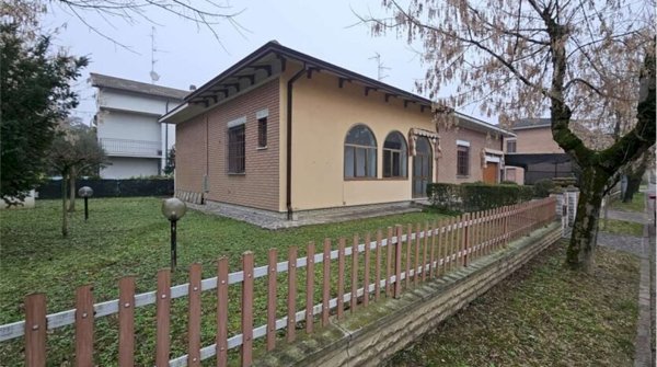 casa indipendente in vendita a Soliera