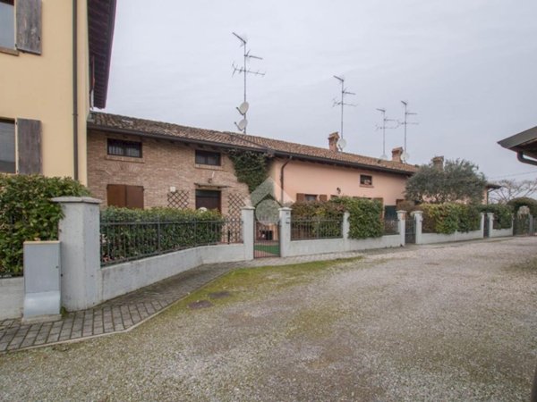 casa indipendente in vendita a Soliera