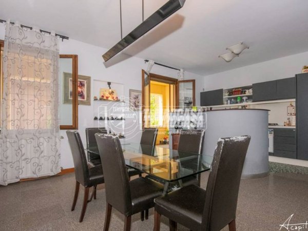 casa indipendente in vendita a Soliera