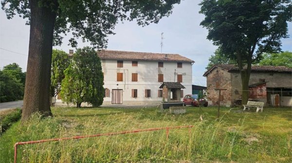 casa indipendente in vendita a Soliera