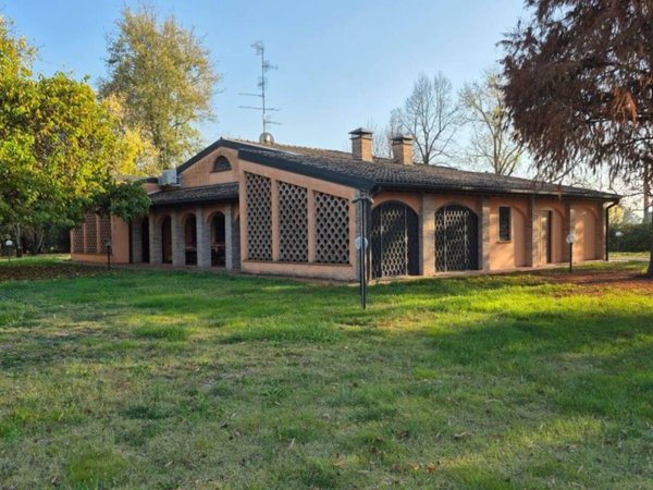 casa indipendente in vendita a Soliera