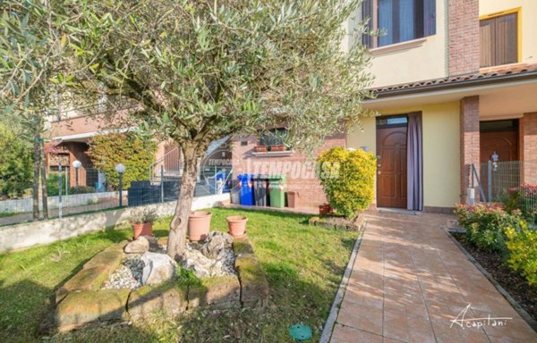 casa indipendente in vendita a Soliera
