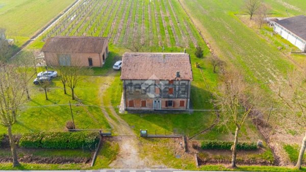casale in vendita a Soliera