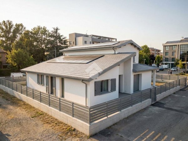 casa indipendente in vendita a Soliera