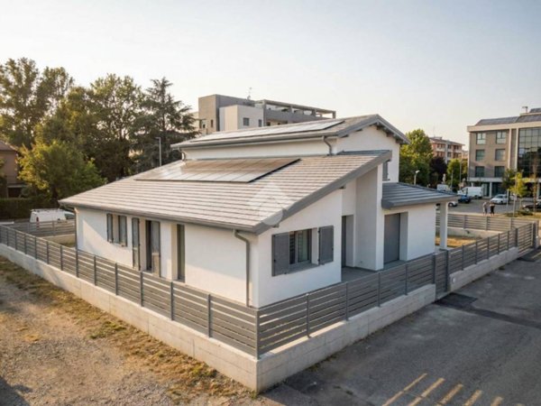 casa indipendente in vendita a Soliera