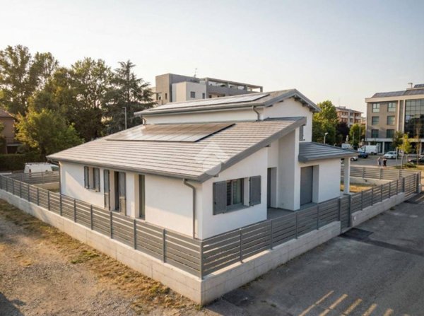 casa indipendente in vendita a Soliera