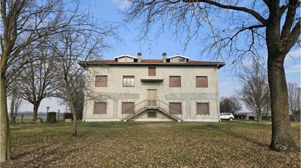 casa indipendente in vendita a Soliera