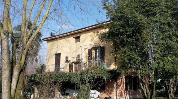 casa indipendente in vendita a Soliera