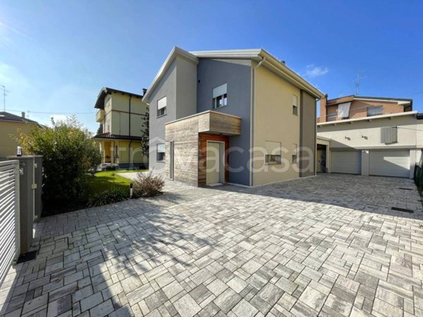 casa indipendente in vendita a Soliera