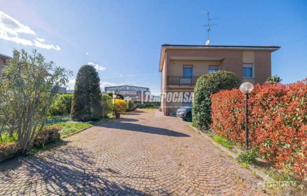 casa indipendente in vendita a Soliera