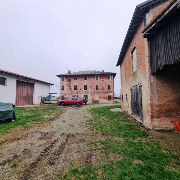 casa indipendente in vendita a Soliera