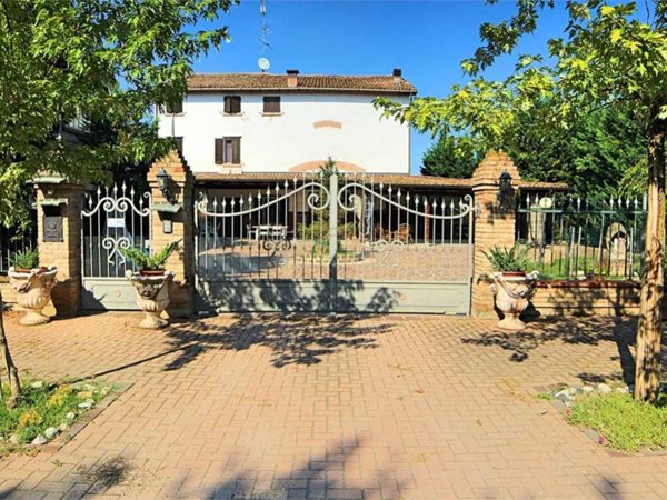 casa indipendente in vendita a Soliera