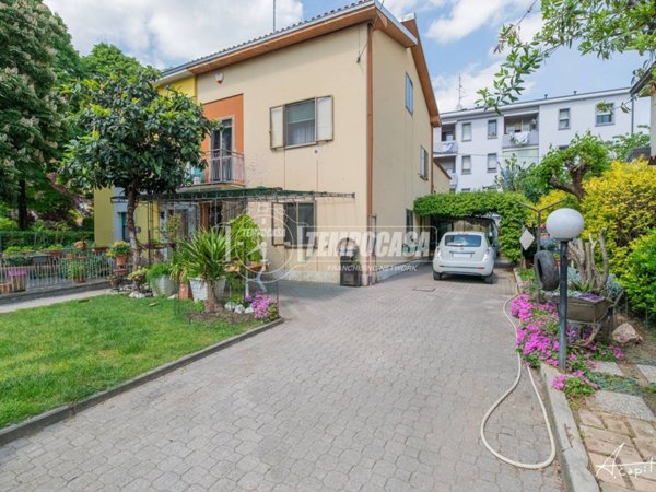 casa indipendente in vendita a Soliera