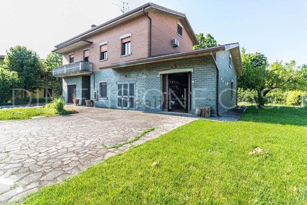 casa indipendente in vendita a Soliera
