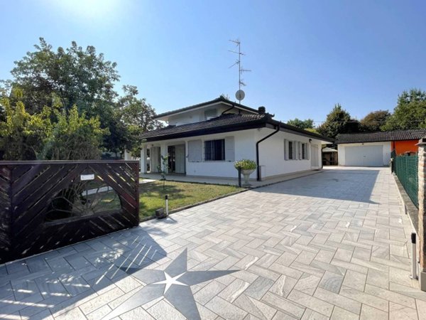 casa indipendente in vendita a Soliera