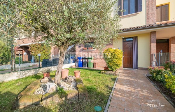 casa semindipendente in vendita a Soliera