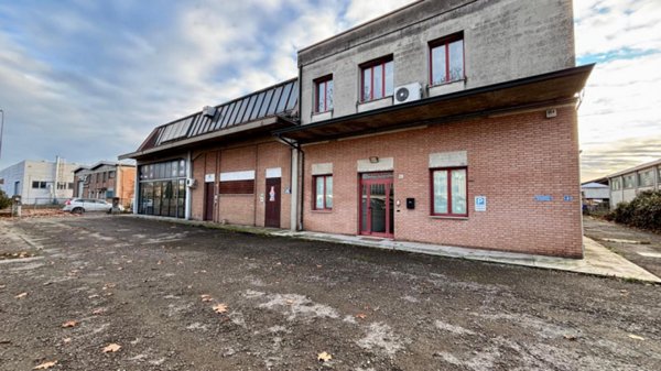 capannone in vendita a Soliera in zona Limidi
