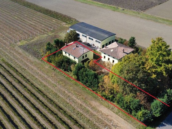 casa indipendente in vendita a Soliera