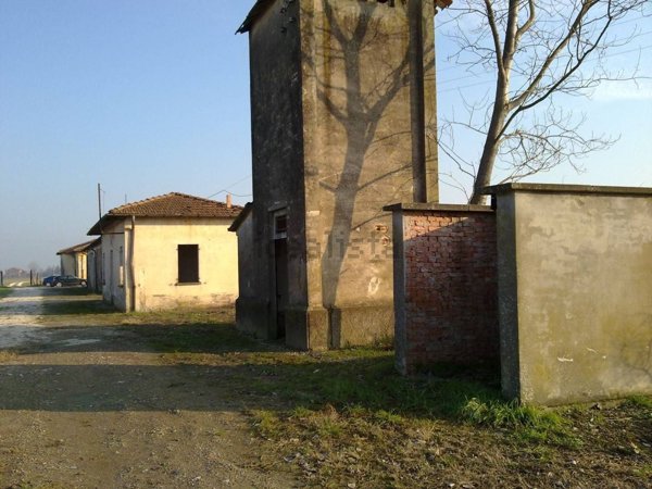casa indipendente in vendita a Soliera in zona Secchia