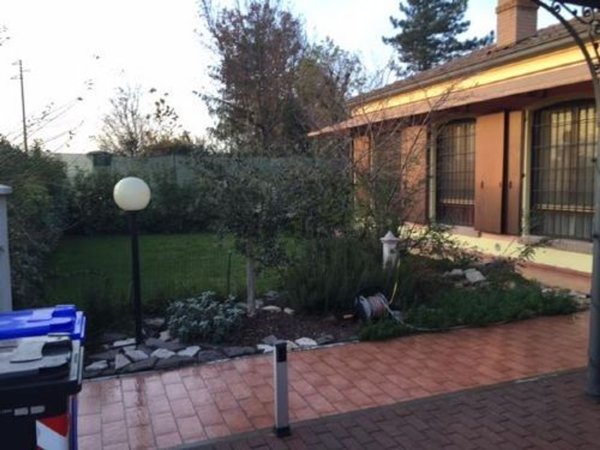 casa indipendente in vendita a Soliera