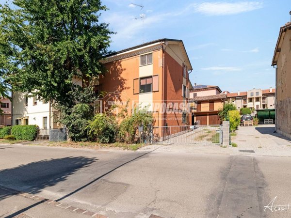casa indipendente in vendita a Soliera