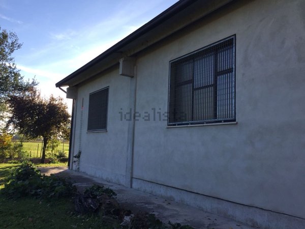 capannone in vendita a Soliera in zona Limidi
