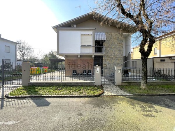 casa indipendente in vendita a Soliera
