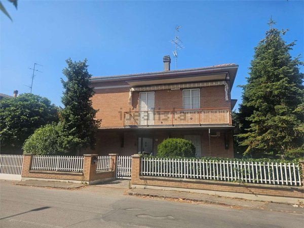 casa indipendente in vendita a Soliera