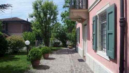 casa indipendente in vendita a Soliera