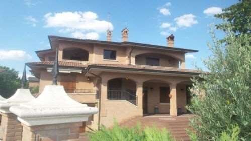 casa indipendente in vendita a Soliera