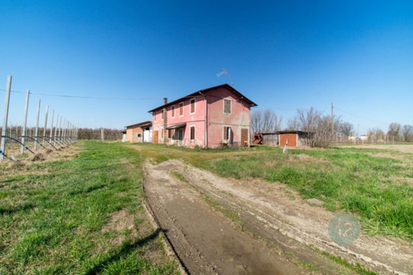 casale in vendita a Soliera in zona Sozzigalli
