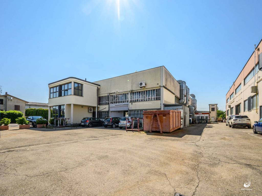 locale commerciale in vendita a Spilamberto
