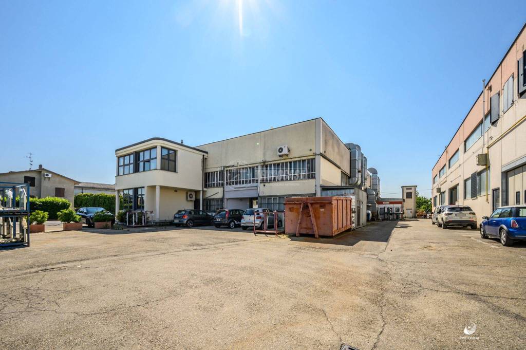 locale commerciale in vendita a Spilamberto