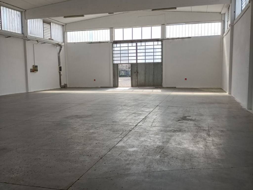 locale commerciale in vendita a Spilamberto
