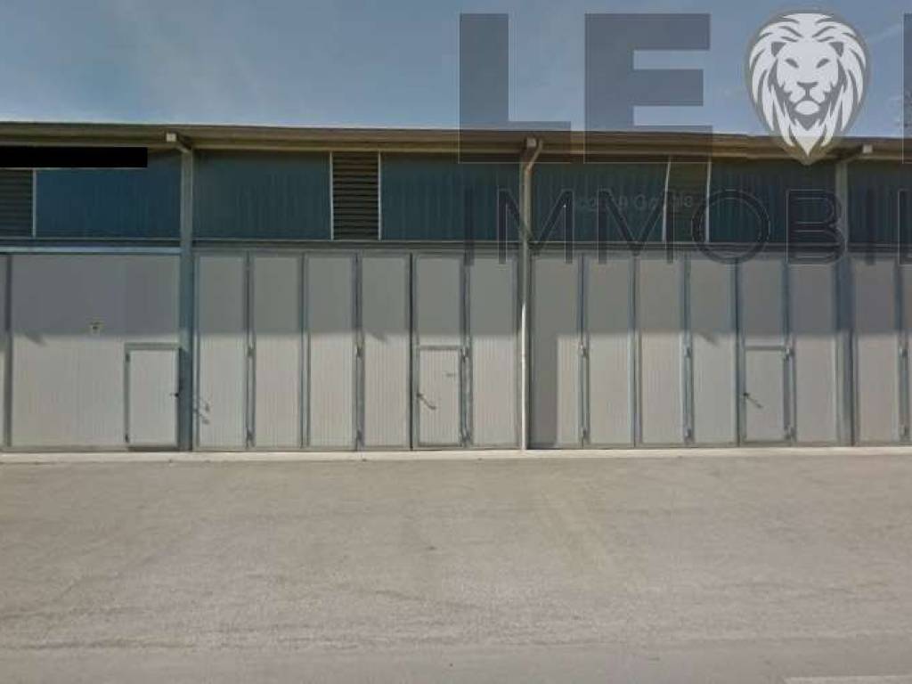 locale commerciale in vendita a Vignola