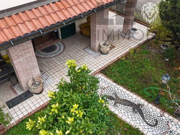 casa indipendente in vendita a Vignola in zona Bettolino