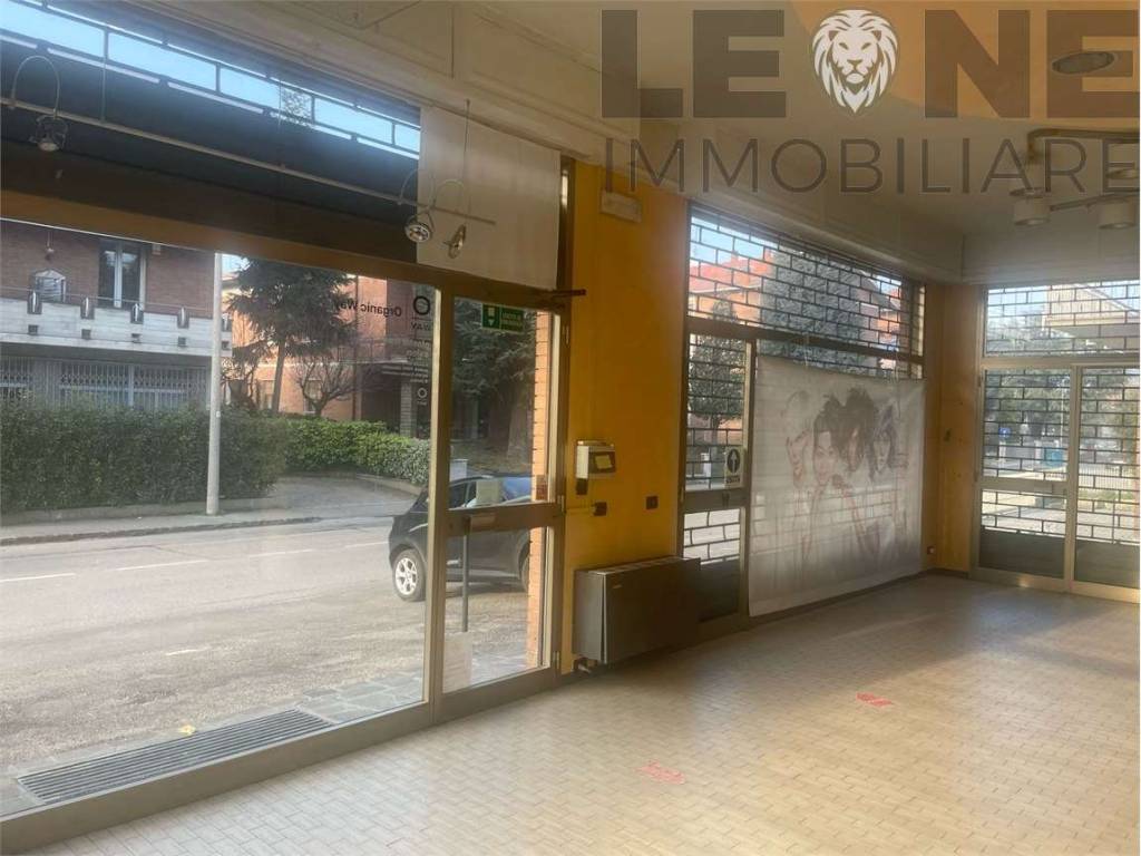 negozio in vendita a Vignola