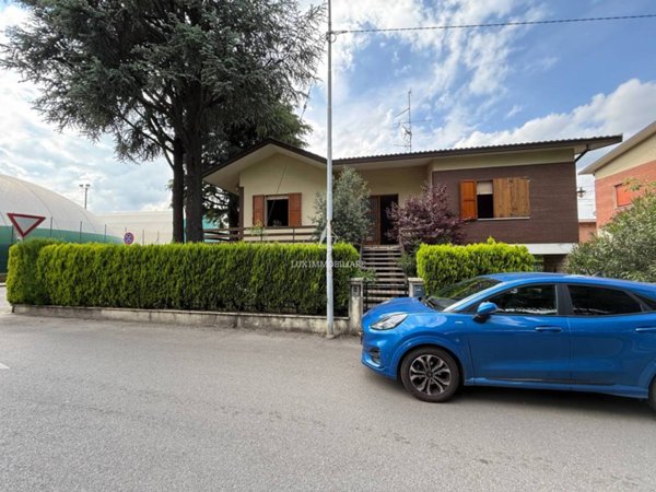 casa indipendente in vendita a Vignola