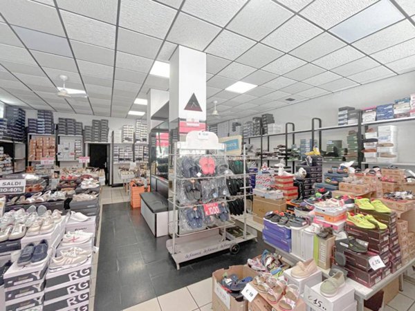 negozio in vendita a Vignola