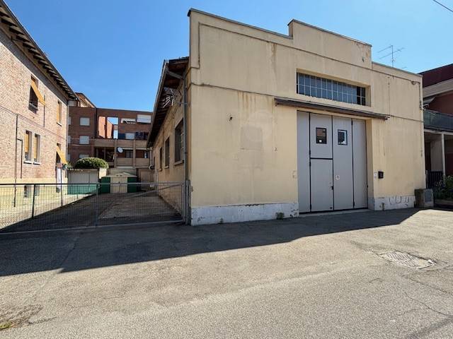 locale commerciale in vendita a Vignola