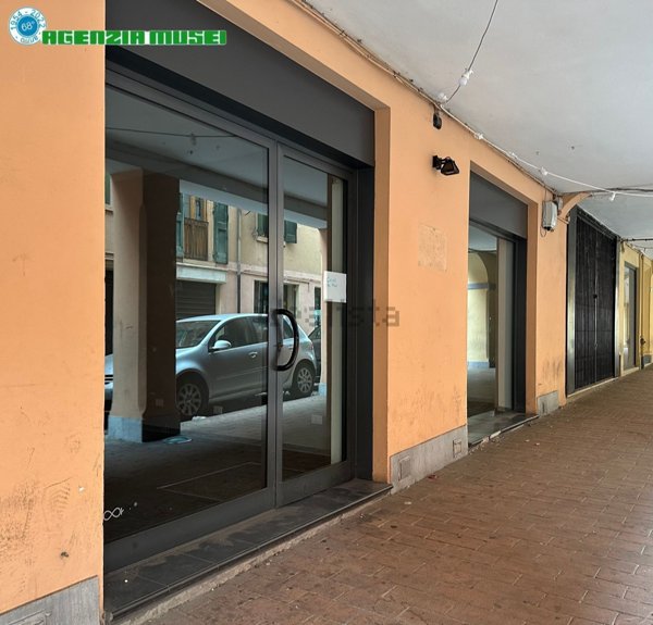 negozio in vendita a Vignola