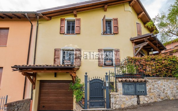 casa indipendente in vendita a Vignola