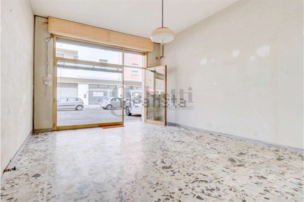 negozio in vendita a Vignola