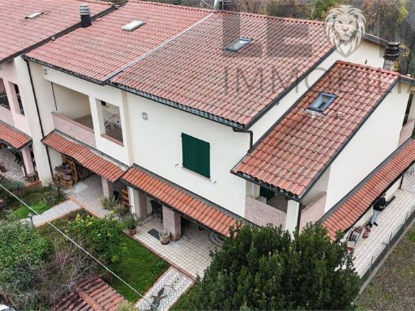 casa indipendente in vendita a Vignola in zona Bettolino
