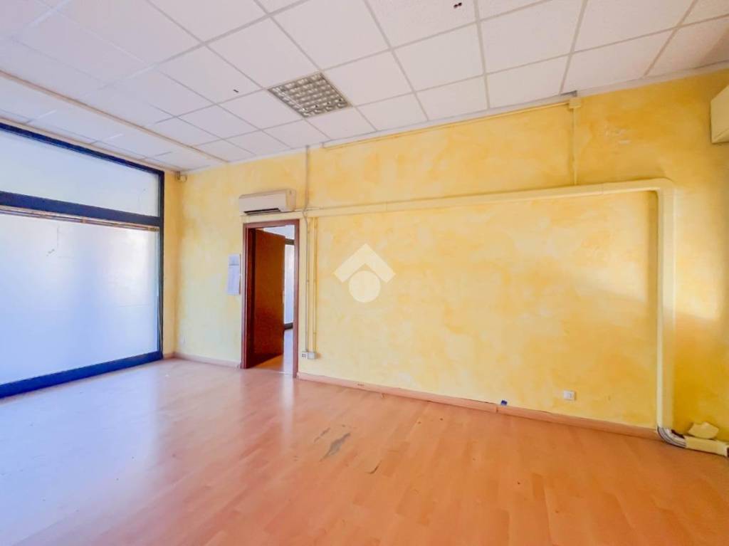 negozio in vendita a Vignola