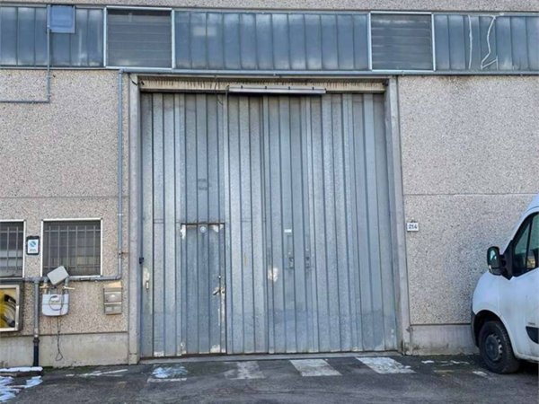 locale commerciale in vendita a Vignola